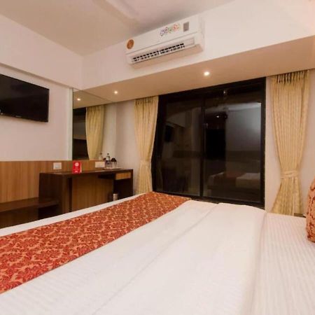 Hotel Mourya Residency Нави Мумбай Екстериор снимка
