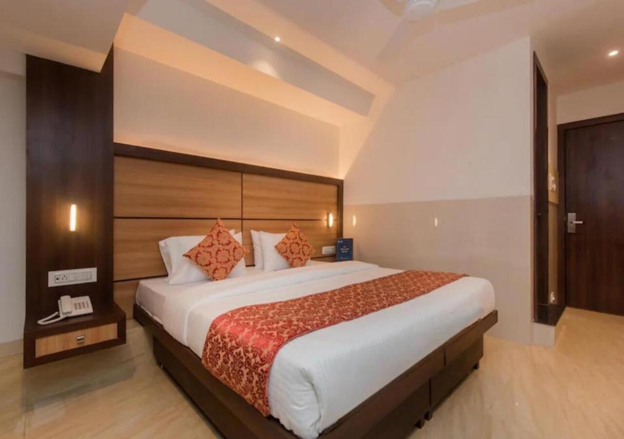 Hotel Mourya Residency Нави Мумбай Екстериор снимка